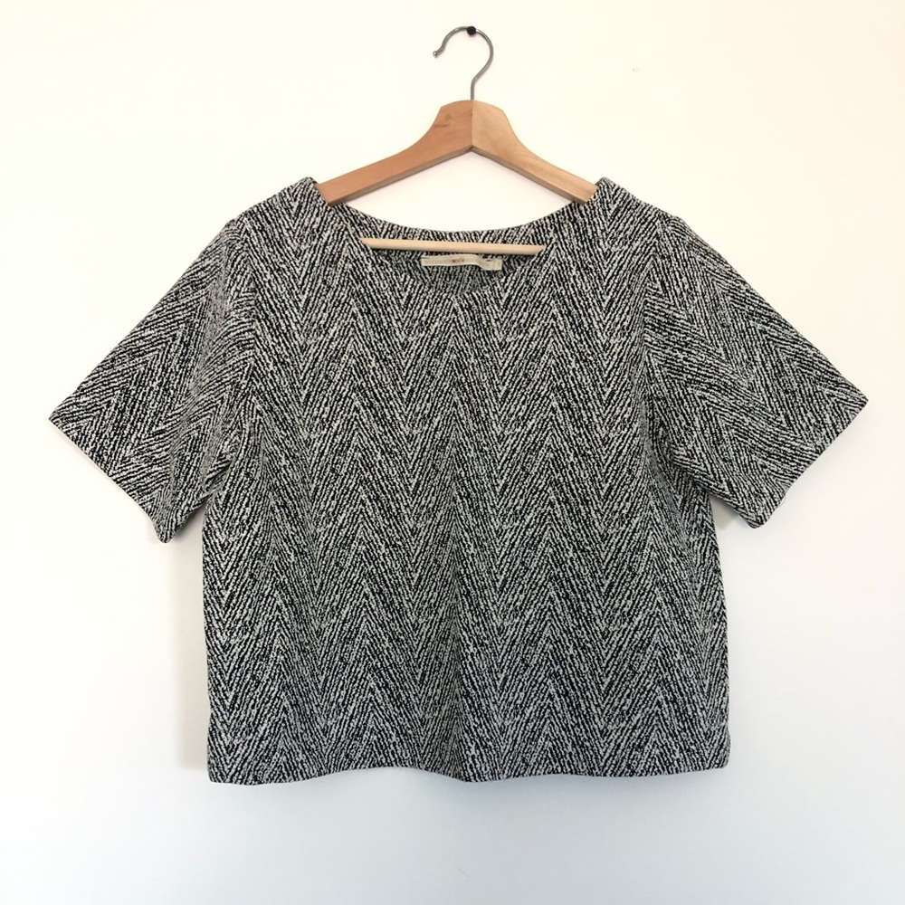 Acoté Chic Black and White Herringbone Short Sleeve Top